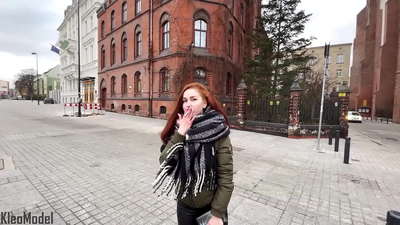 Publisks pikaps: skaista meitene tiek izdrāzta par iPhone un saņem spermu savā pussy. CleoModel